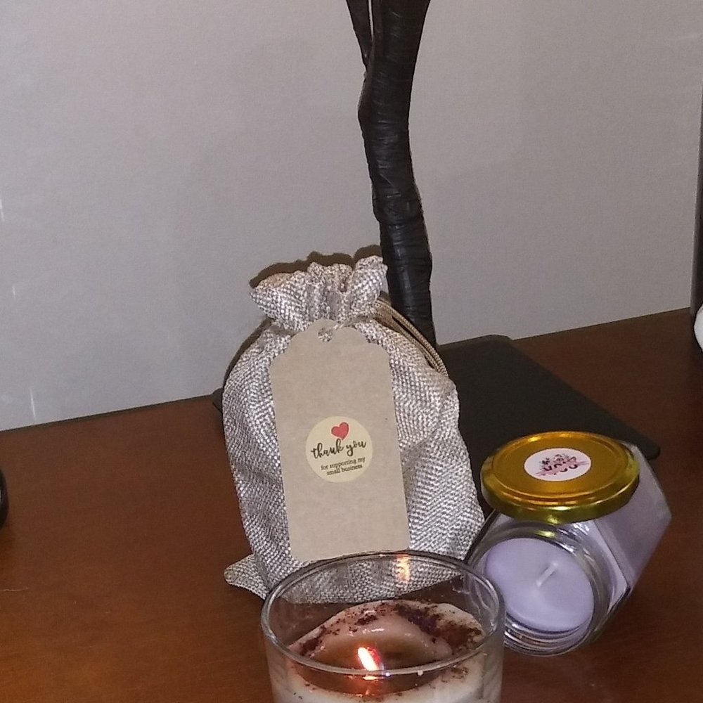 100% HOME MADE ESSENTIAL CANDLES - Picture 2 of 3